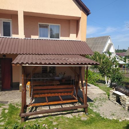 Guest House Cherepaha Kamianets-Podilskyi Exterior photo