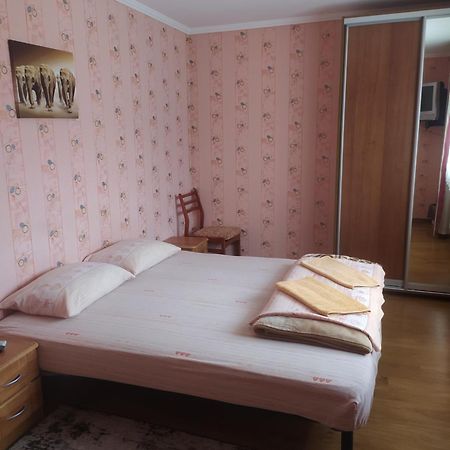 Guest House Cherepaha Kamianets-Podilskyi Exterior photo