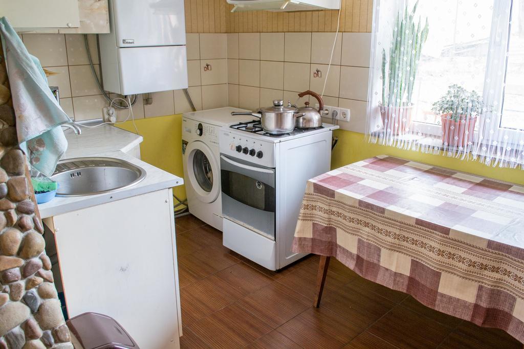 Guest House Cherepaha Kamianets-Podilskyi Exterior photo