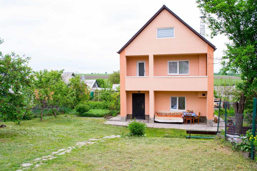 Guest House Cherepaha Kamianets-Podilskyi Exterior photo