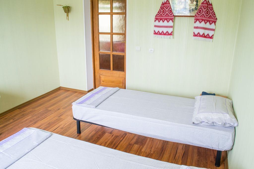 Guest House Cherepaha Kamianets-Podilskyi Exterior photo