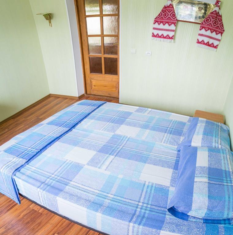 Guest House Cherepaha Kamianets-Podilskyi Exterior photo