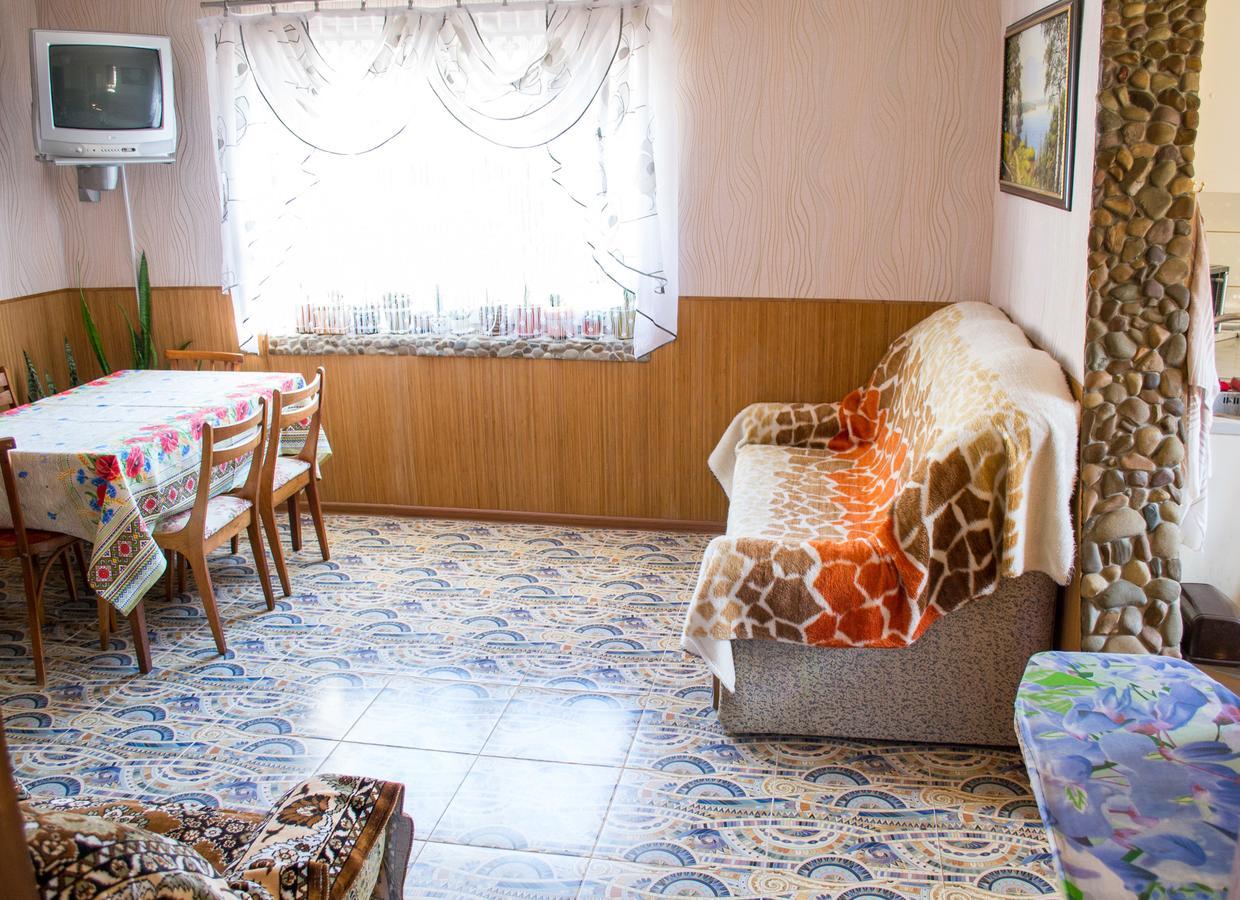 Guest House Cherepaha Kamianets-Podilskyi Exterior photo